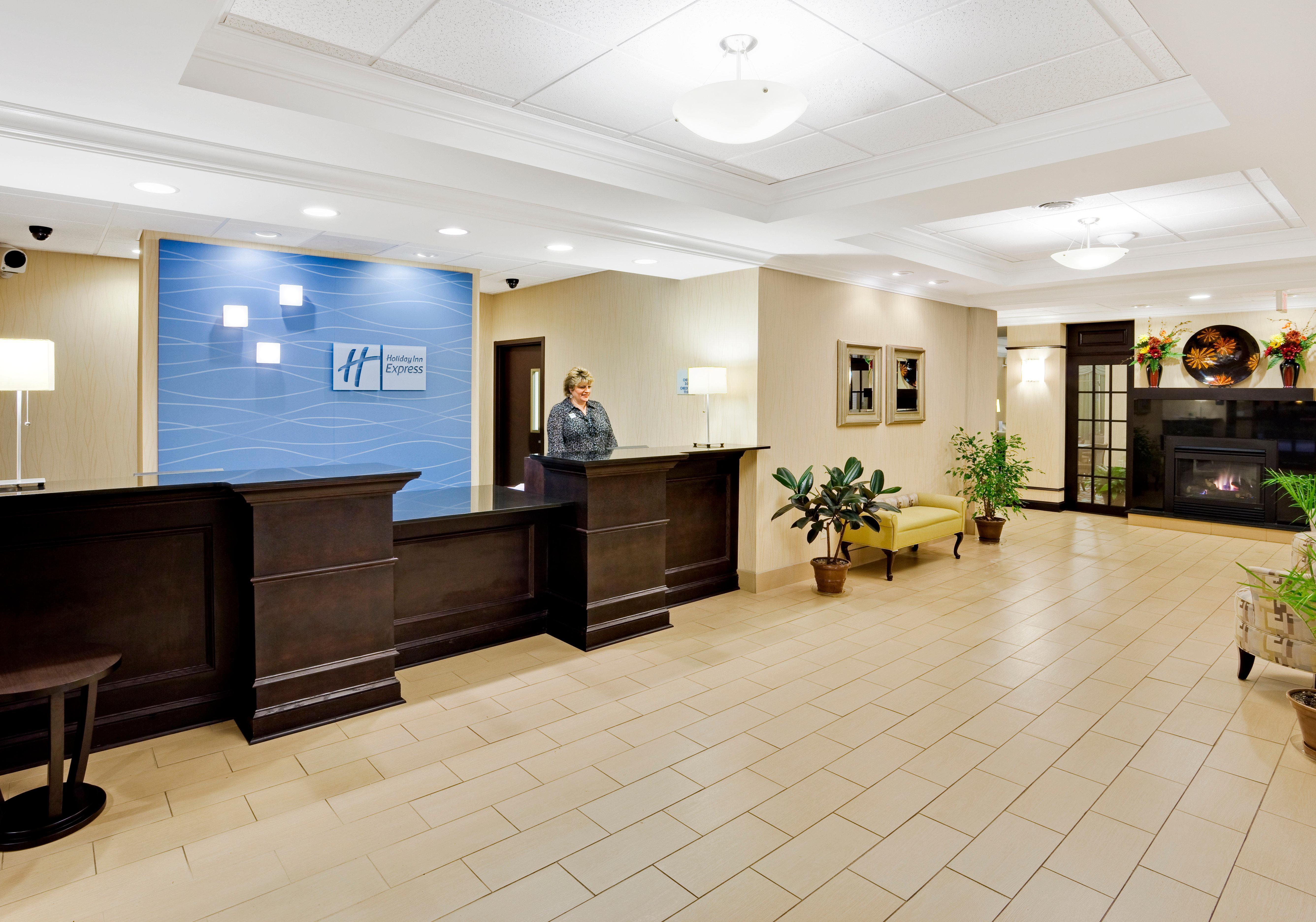 Holiday Inn Express Hotel & Suites Lebanon By Ihg Exterior foto